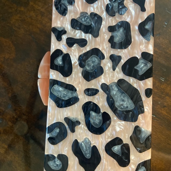 Tuckernuck - Picture 3 of 6